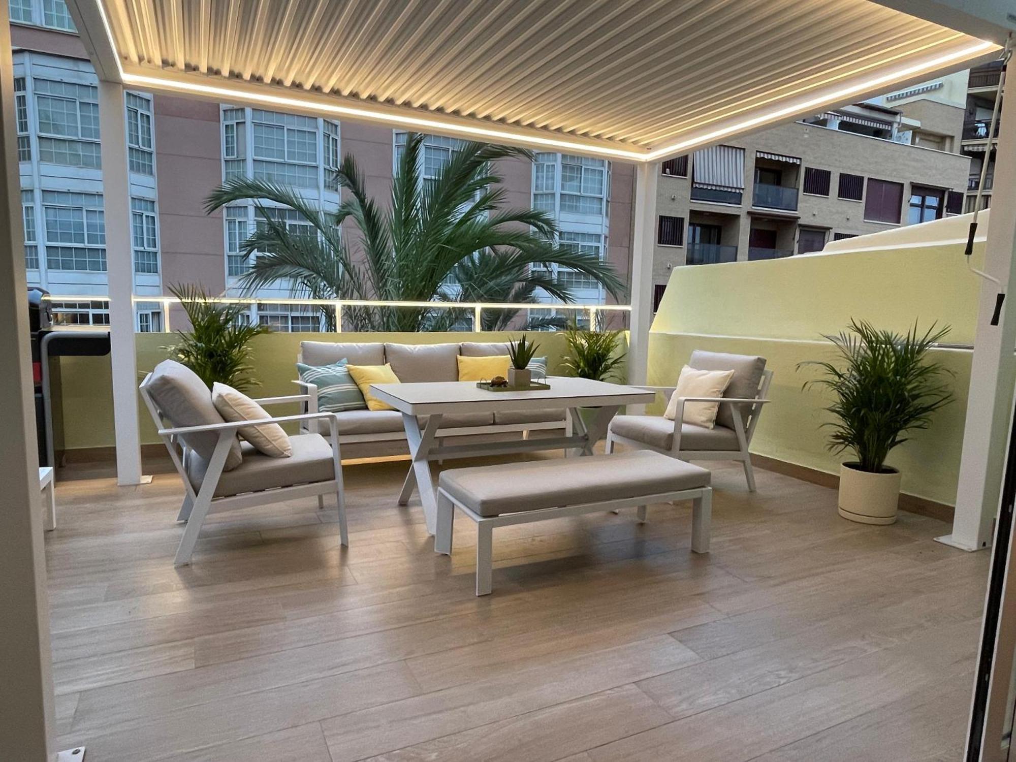 Gran Atico Con Terraza En El Centro De Alicante Exterior photo