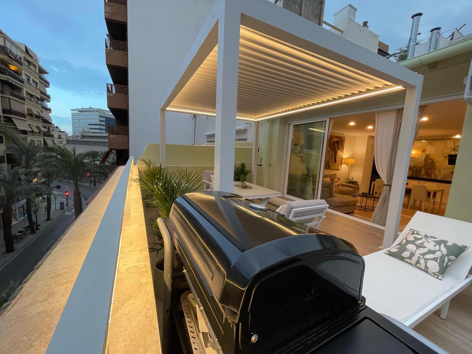 Gran Atico Con Terraza En El Centro De Alicante Exterior photo