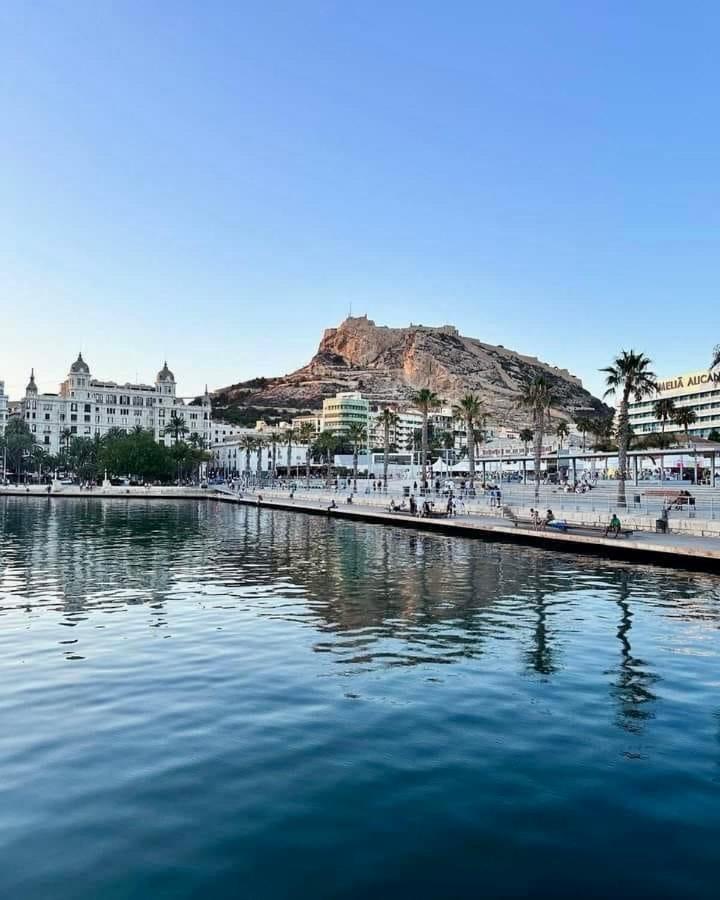 Gran Atico Con Terraza En El Centro De Alicante Exterior photo