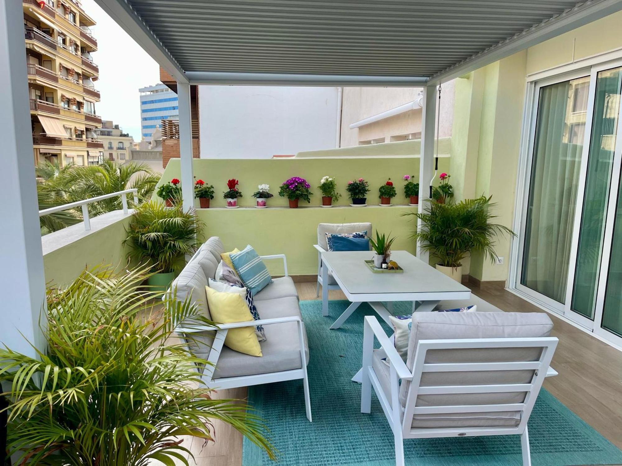 Gran Atico Con Terraza En El Centro De Alicante Exterior photo